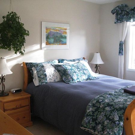 Avens Renaissance B&B Canmore Buitenkant foto