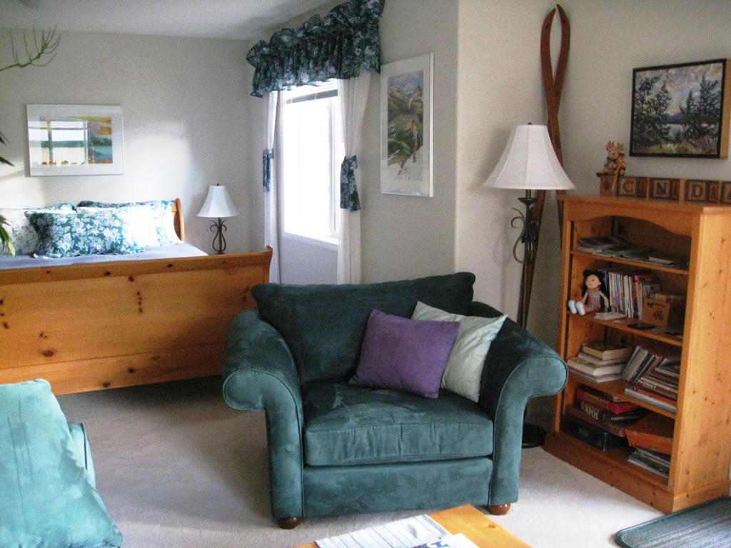 Avens Renaissance B&B Canmore Kamer foto