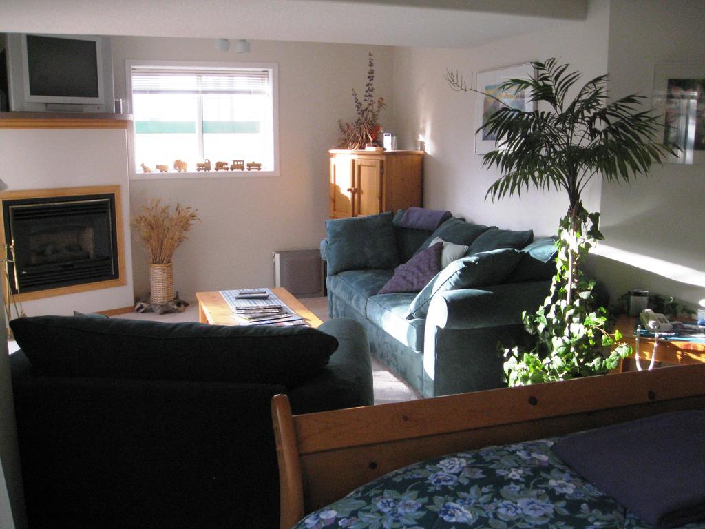 Avens Renaissance B&B Canmore Kamer foto