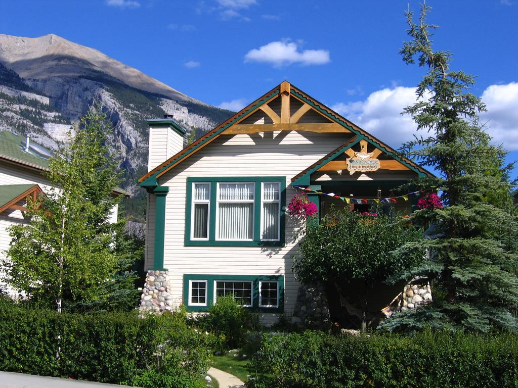 Avens Renaissance B&B Canmore Buitenkant foto